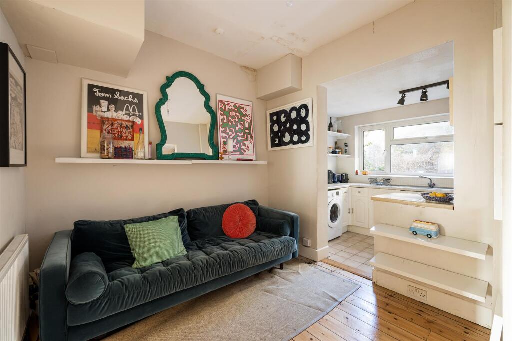 Cavendish Drive, E11