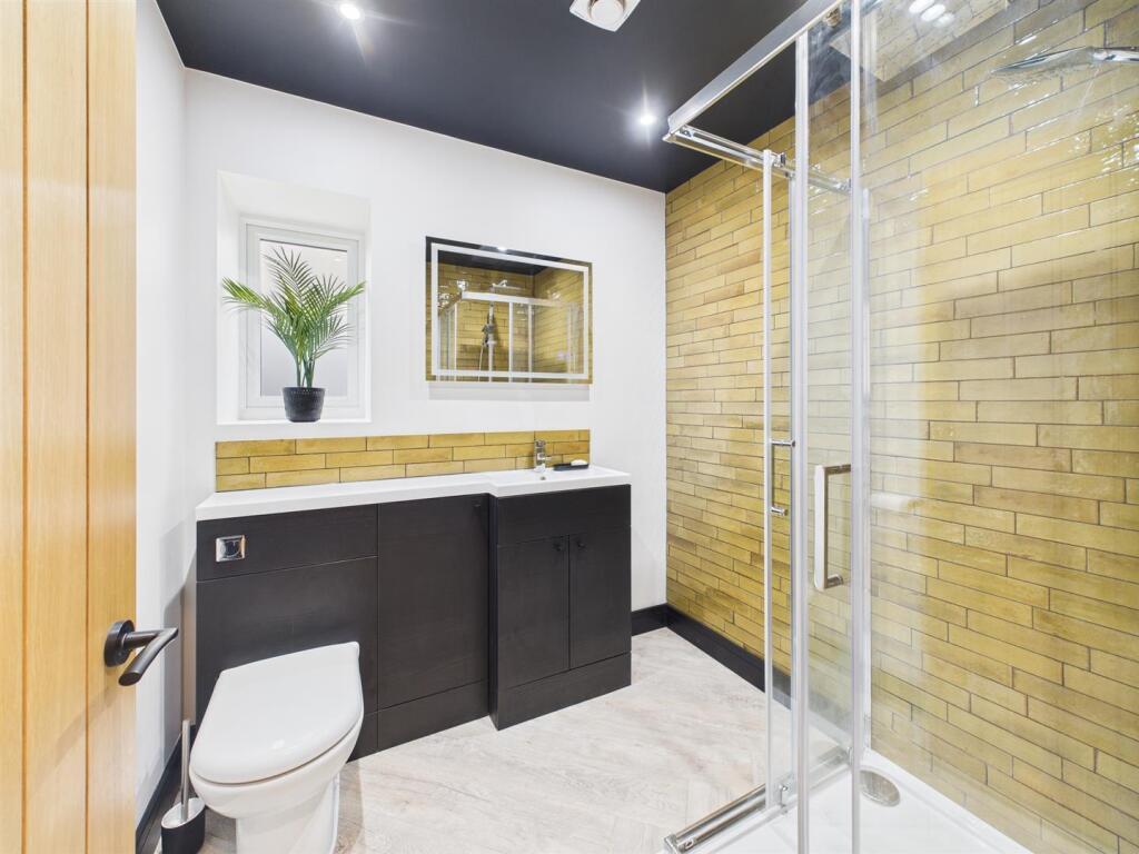 bathroom down .jpg