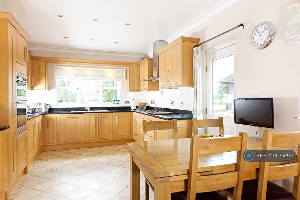 Large Kitchen + Pantry 