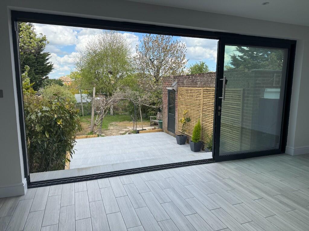 Triple sliding doors