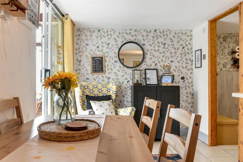 Kitchen diner
