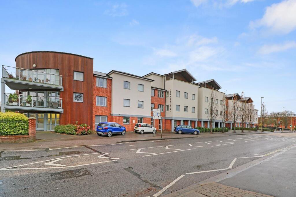 735b98d0-8901-4b3a-aedf-9bce5e617baeLEMCS - 6 Lady