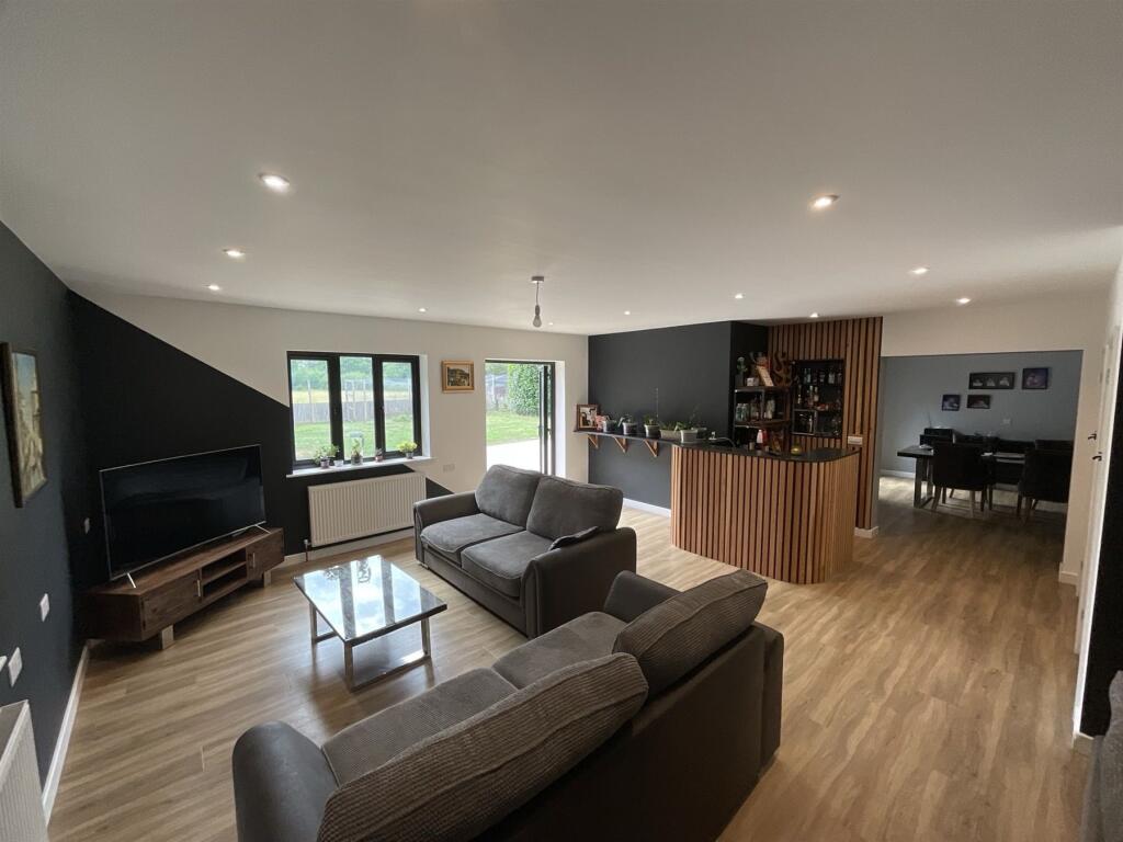 Lounge Bar Dining Area