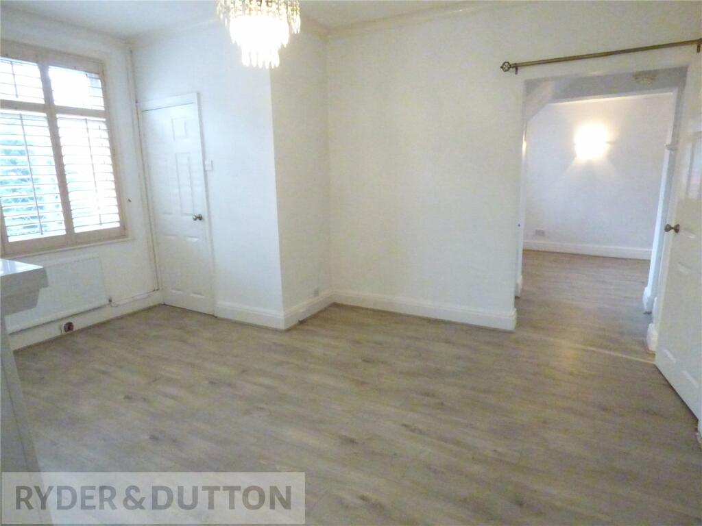Lounge/Dining Area