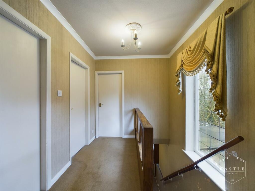 FIRST FLOOR LANDING