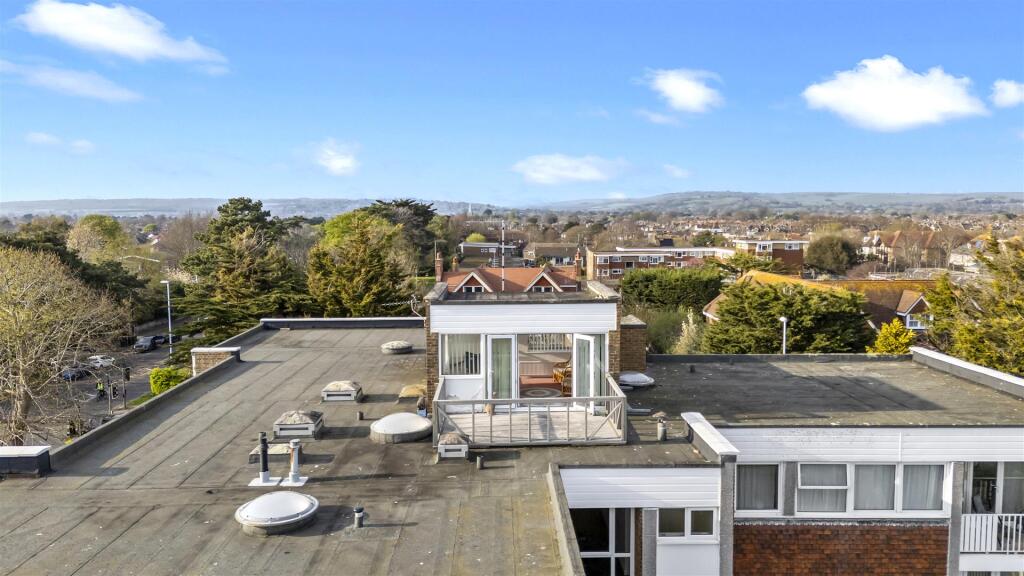 Grand Avenue, Wellington Court 12-002.JPG