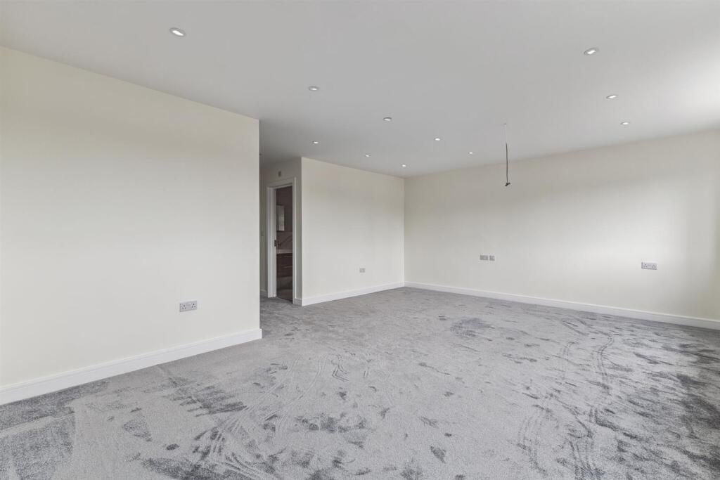 93575_Plot 2 The Squirells North St(15)_low.jpg