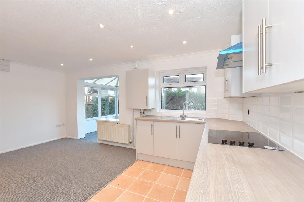 Lounge/ Kitchen