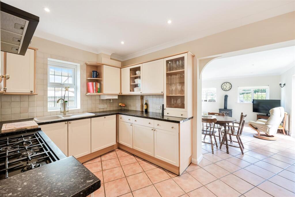 STAGBURY CLOSE, 9 (15).jpg