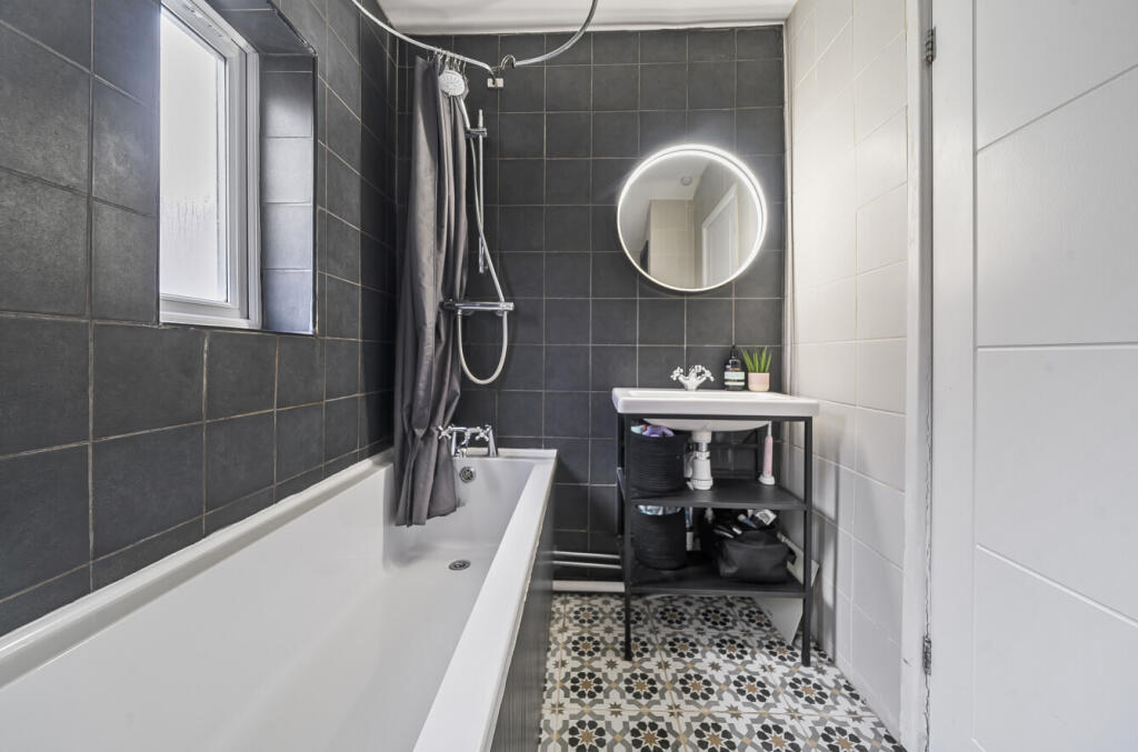 1345282-12-68af10...