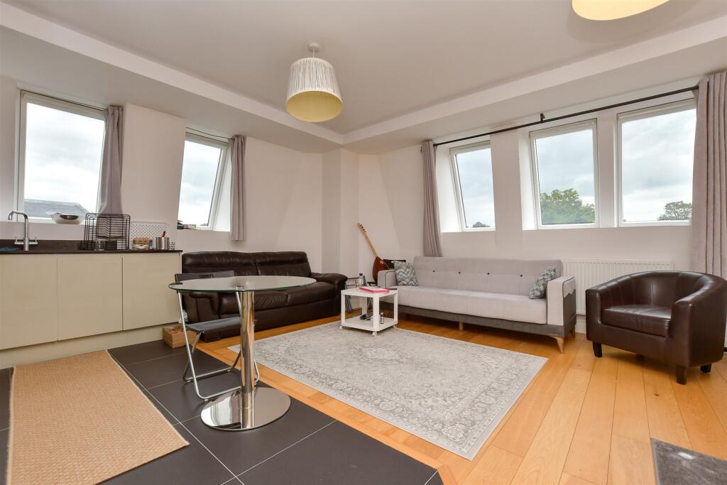 Kitchen / Lounge / Diner