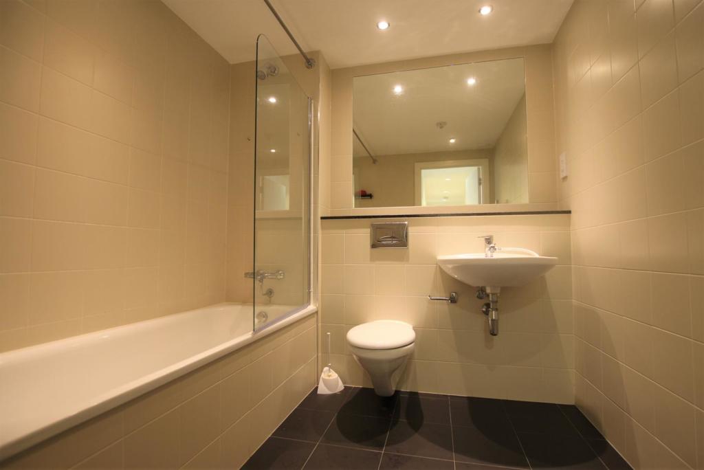 Bathroom.JPG