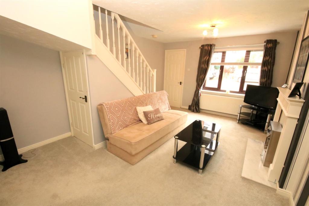 OPEN PLAN LOUNGE/ DINING ROOM