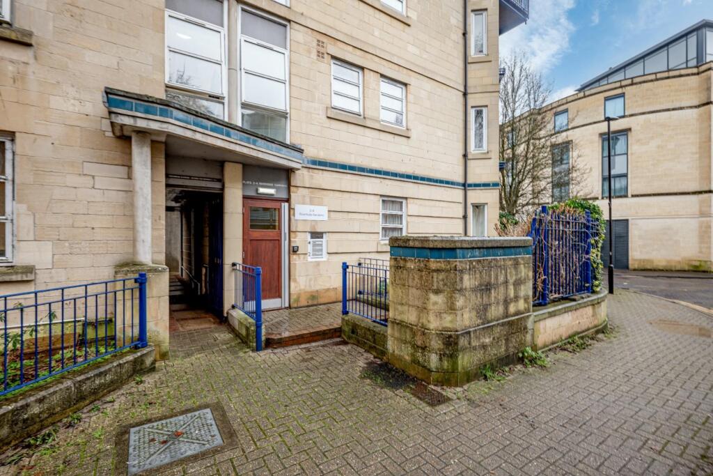 4 Riverside Gardens_edit-2.jpg