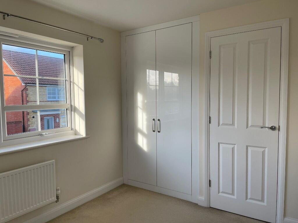 bed 2 wardrobes