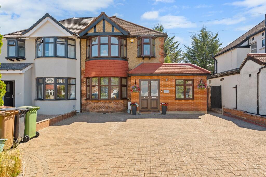 Woodlands Avenue, Worcester Park, Surrey, KT4 7AL