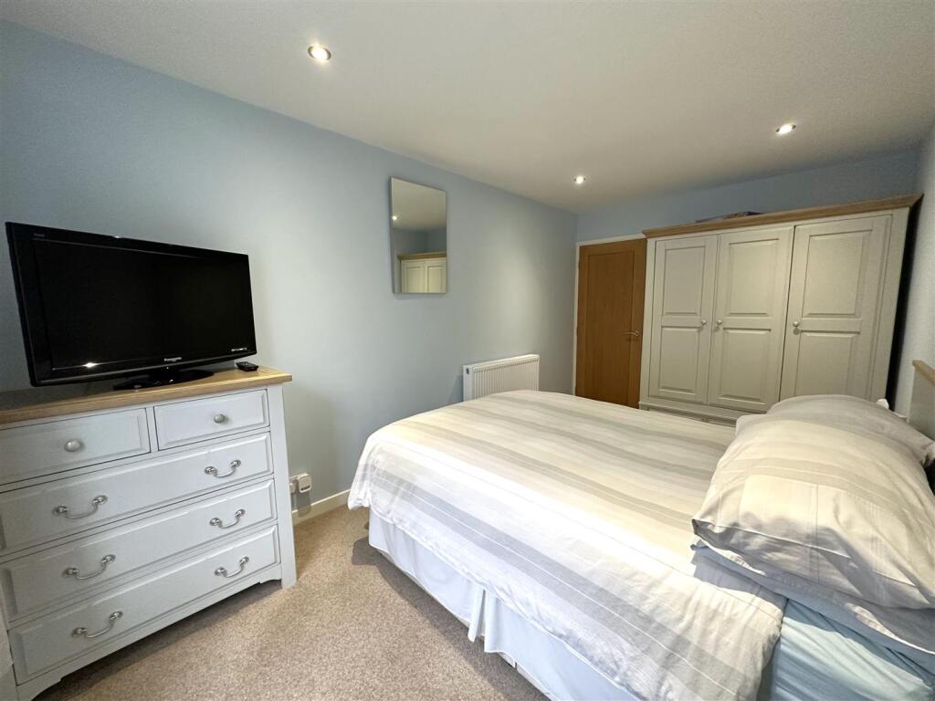 Second Bedroom 025