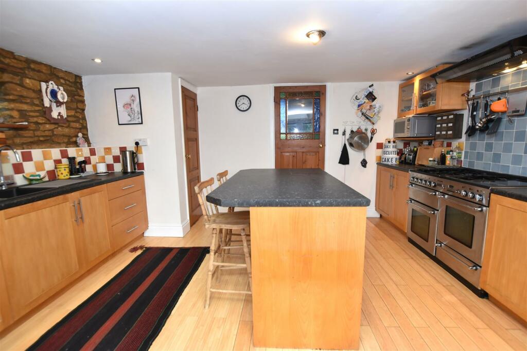 Kitchen Area.JPG