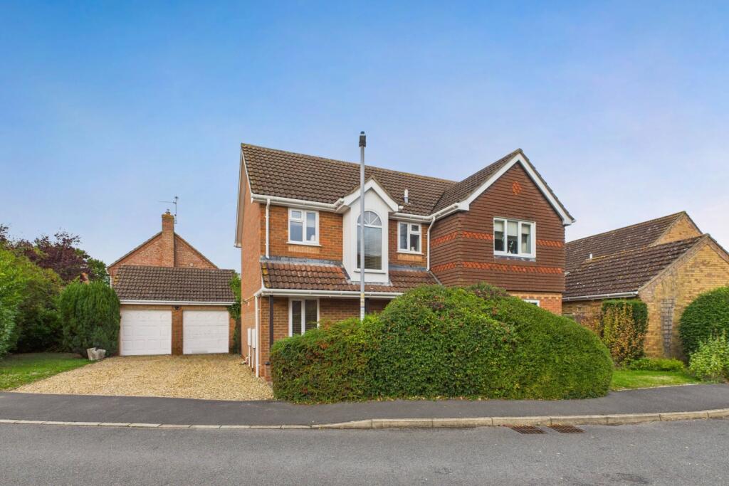 View of property from the front