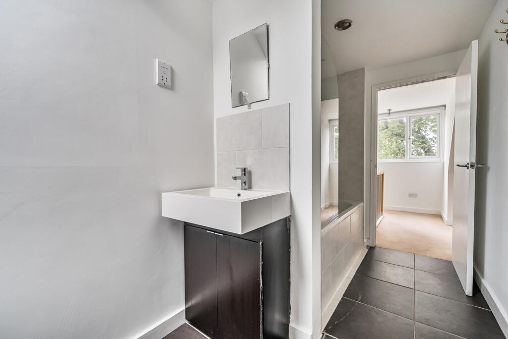 1371760-23-68f8f6...