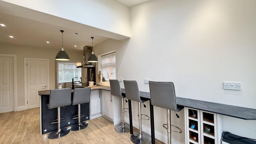 Kitchen/breakfast...