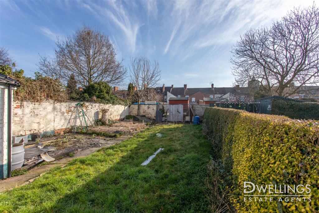 DWELEST- 173 Horninglow Road, DE14 2QS-0021.jpg