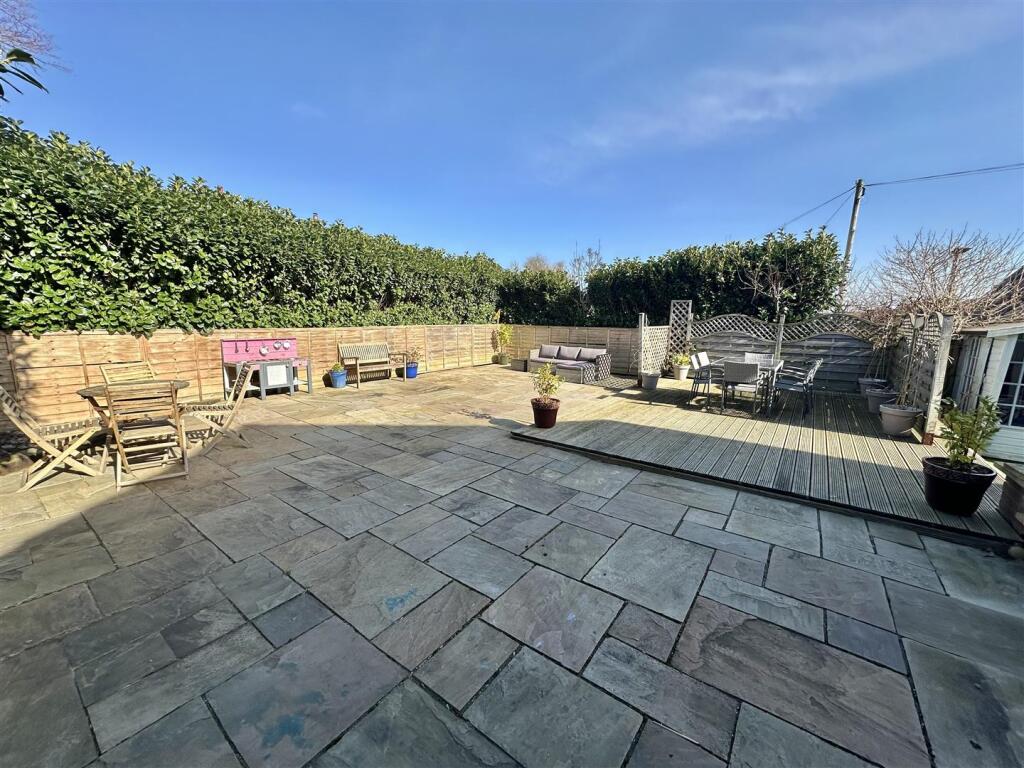 Bramleys Estate Agents - Lee Green - Mirfield (31)