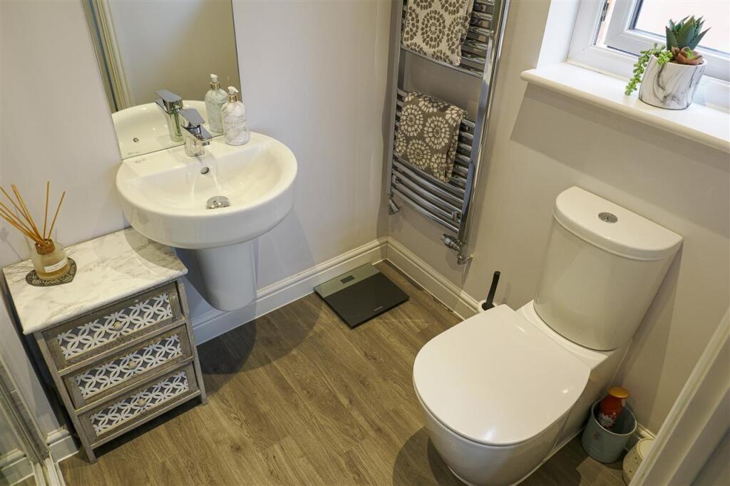 Bathroom 2.jpg