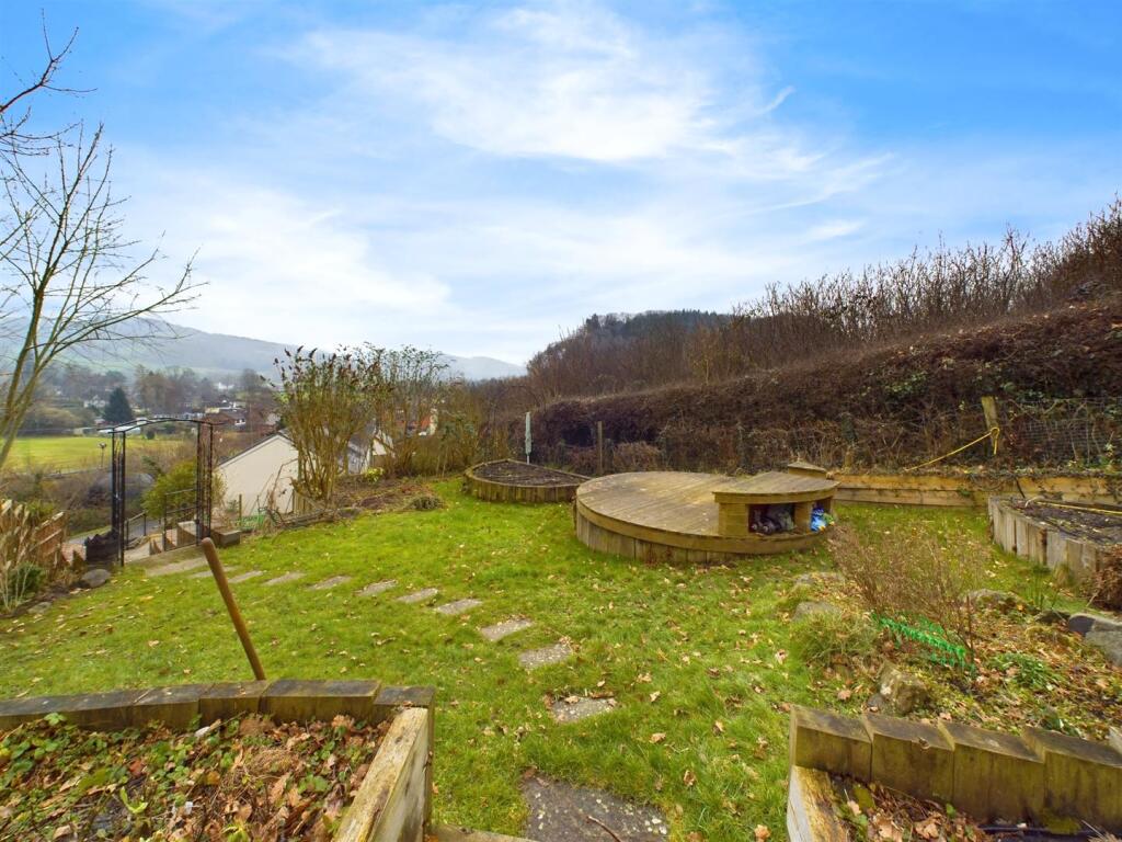 CAM03270G0-PR0054-STILL042.jpg