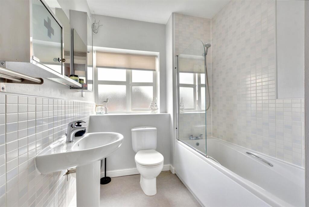 Bathroom_2.jpeg