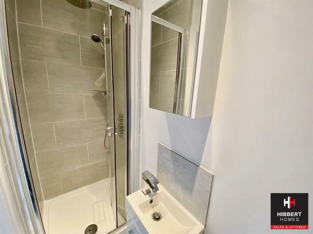EN-SUITE SHOWER.jpg