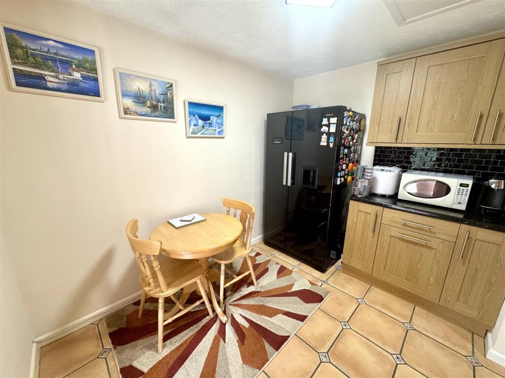 BREAKFAST/DINING ROOM