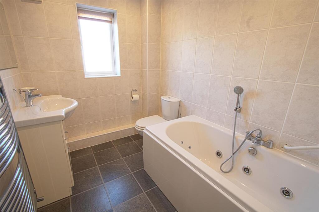 FAMILY BATHROOM