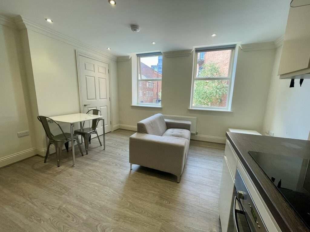 Flat_5_St_James_Row