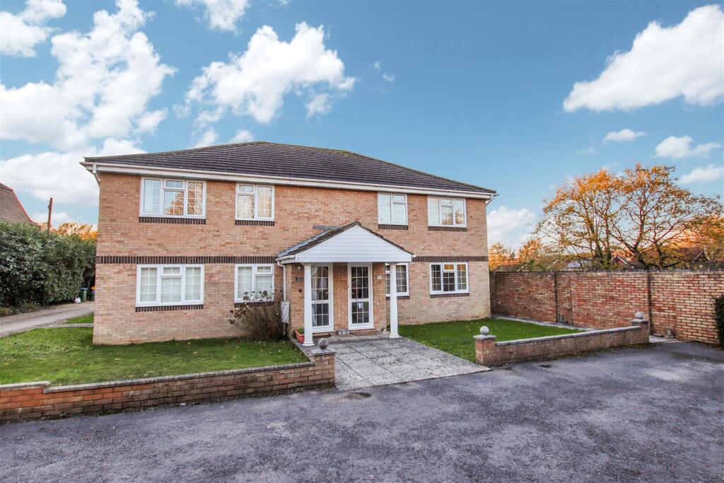 2 bedroom Detached for rent