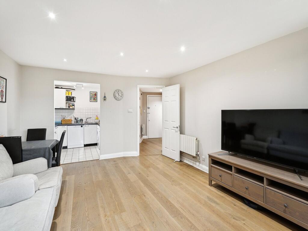7 Village Court