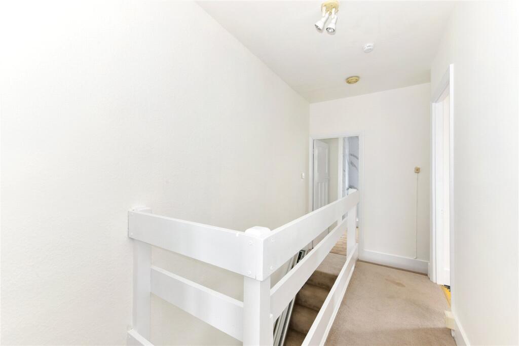 Cambrai Avenue, Chichester, West Sussex, PO19