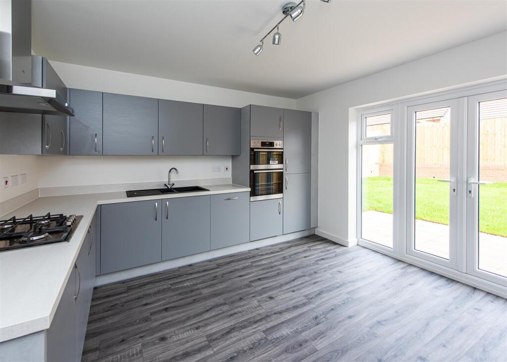 40 Foxglove Way-kitchen1.jpg