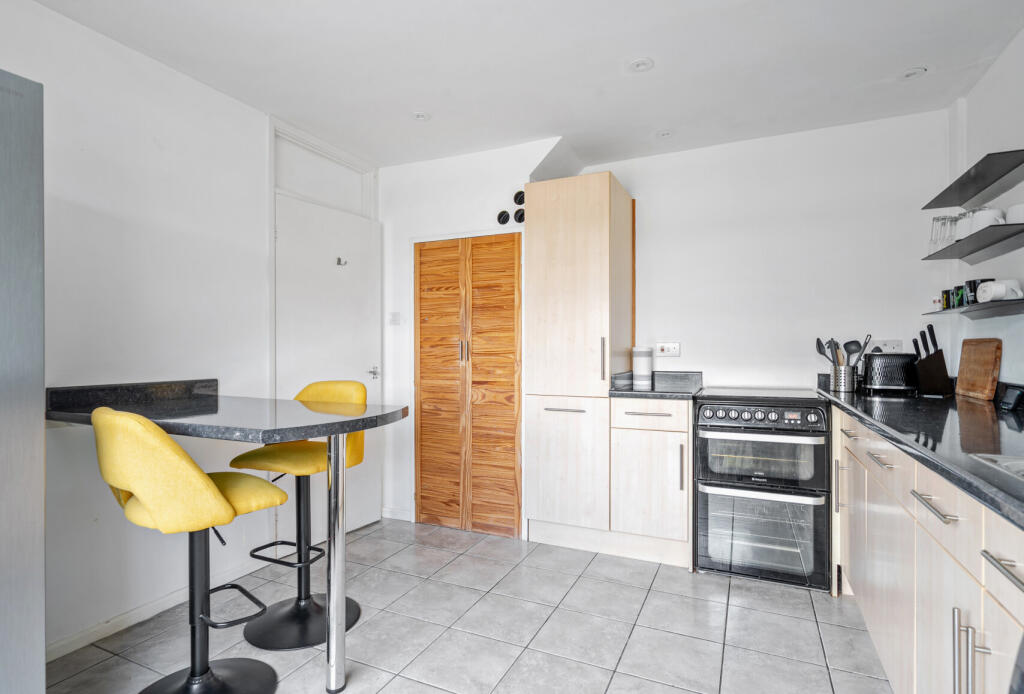 1317527-11-687a36...