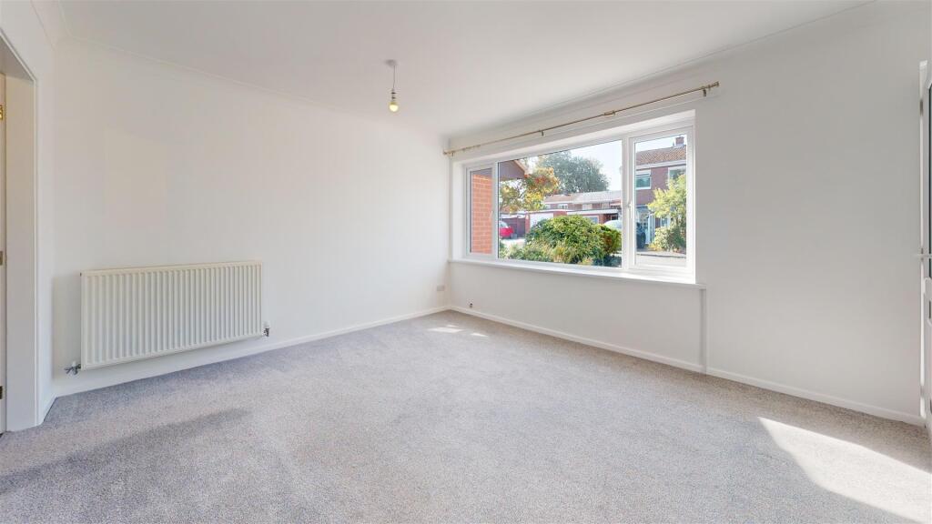 Greenwood Close 4, Living Room 2.jpg