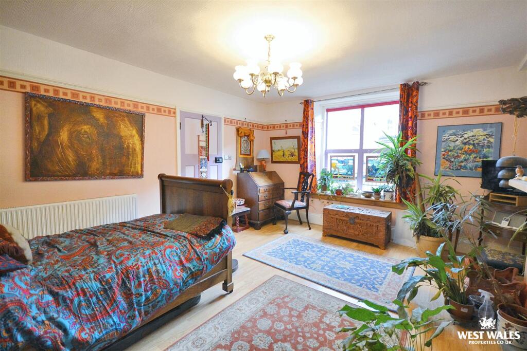 Reception room / bedroom
