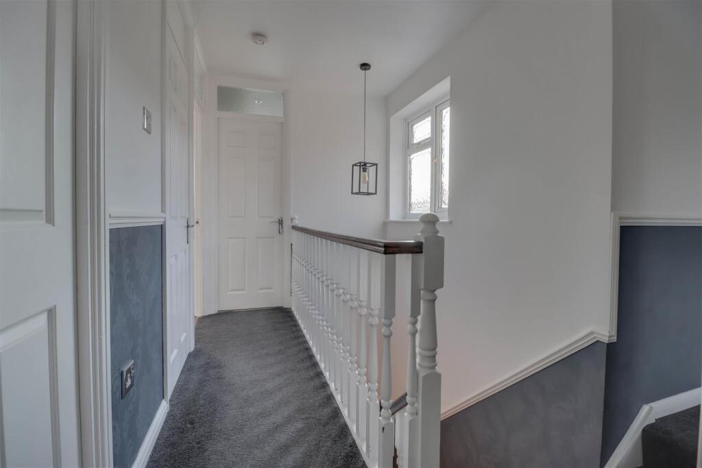 4ROCHFORD CLOSE INSIDE-18.jpg