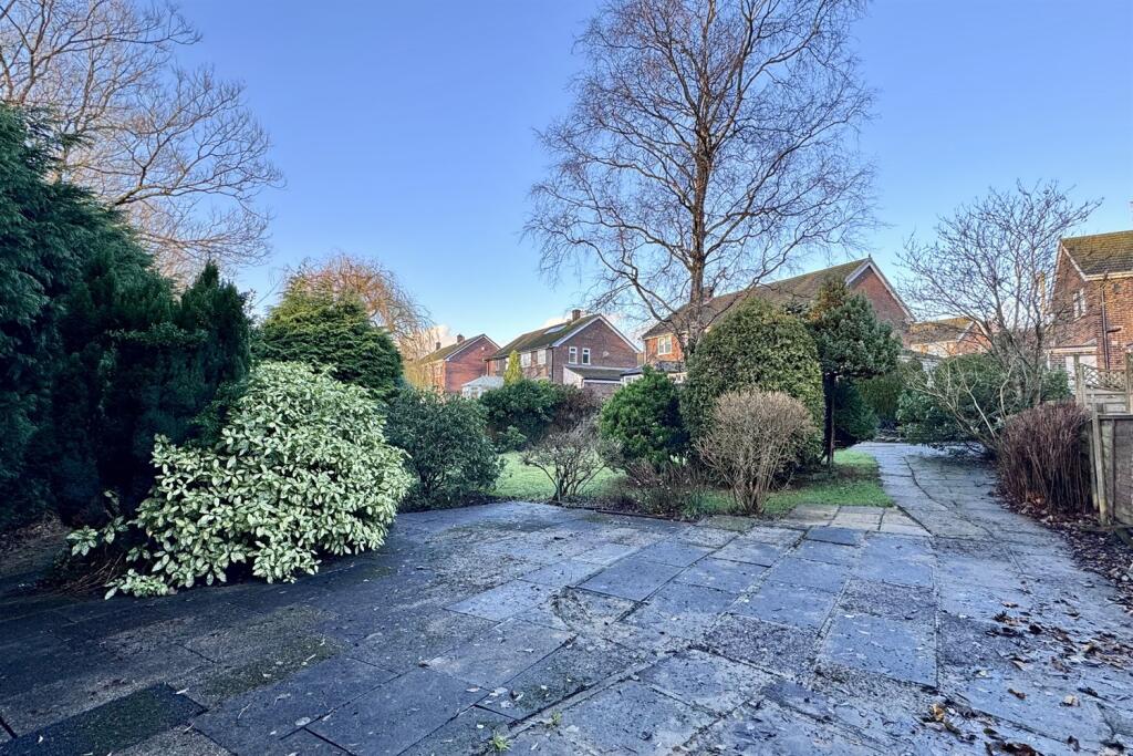 Oakfield Road, Hadfield, Glossop