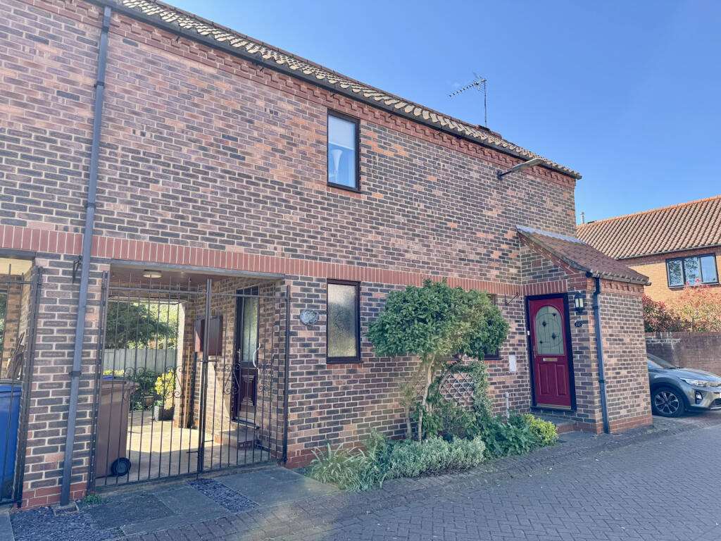 2 Bedroom House - semi-detached for Sale