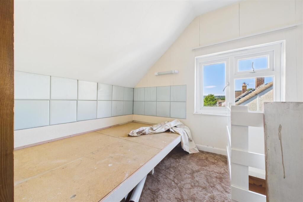 44 Hillcrest Road, Nailsea, North Somerset BS48 2J