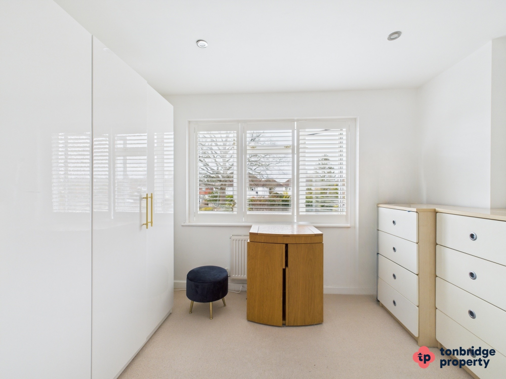 7 Elm Grove Edit Empty Room