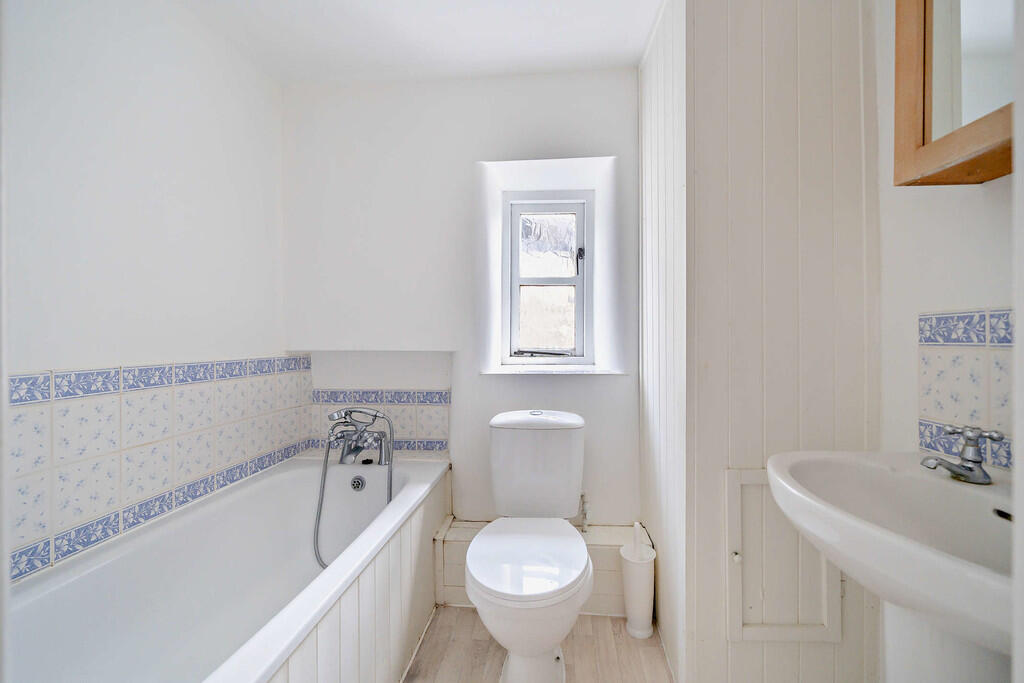 8650728-interior1...