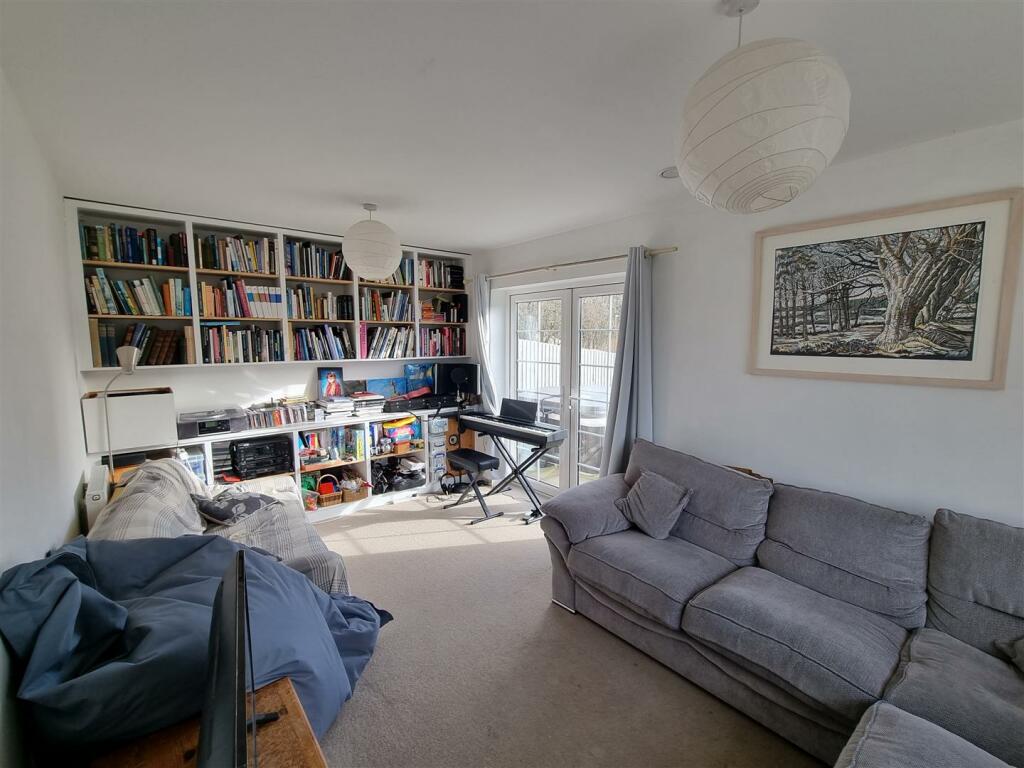 5b Living Room.jpg