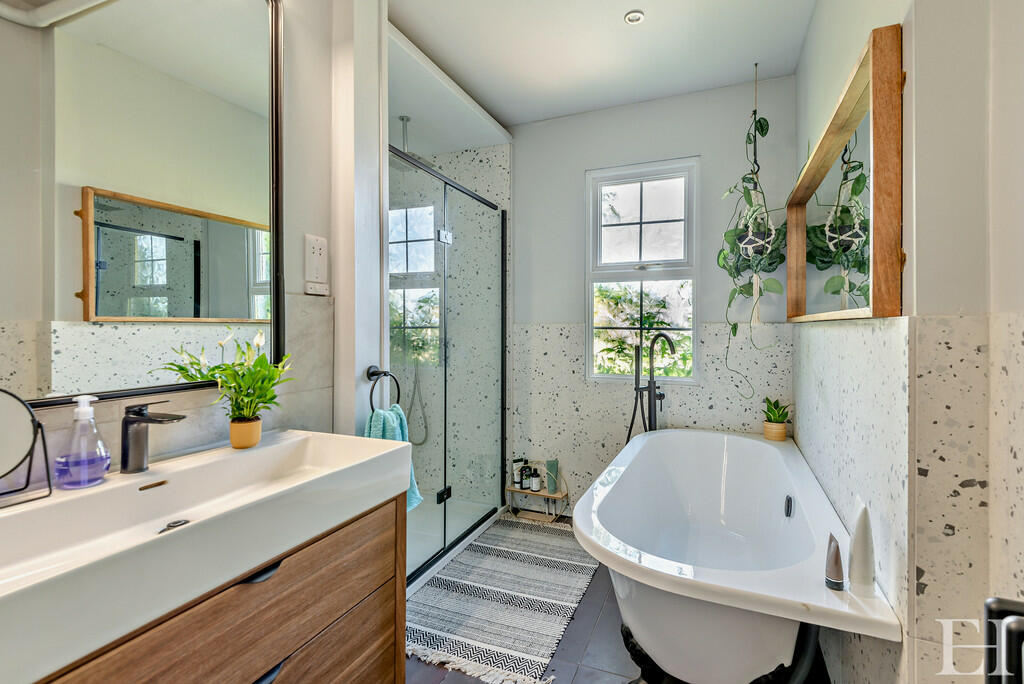8614765-interiorW...