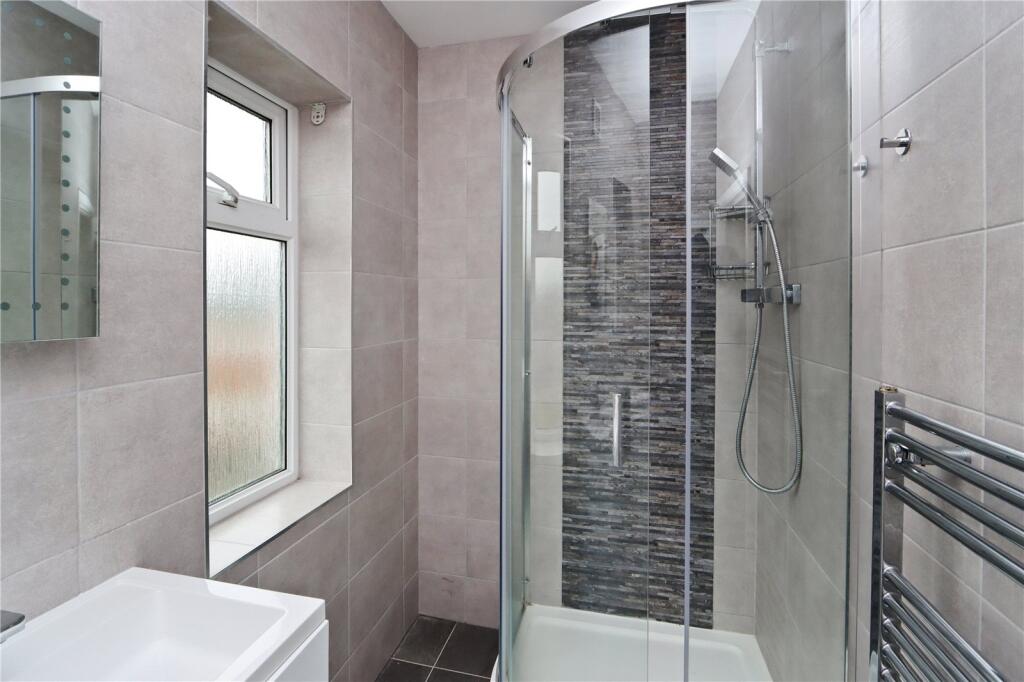 Shower Room Pic 2